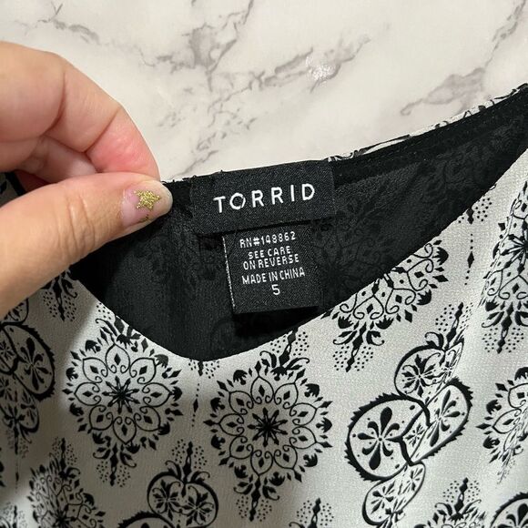 Torrid Medallion Print Double Layer Cami Black Taupe - Picture 5 of 7